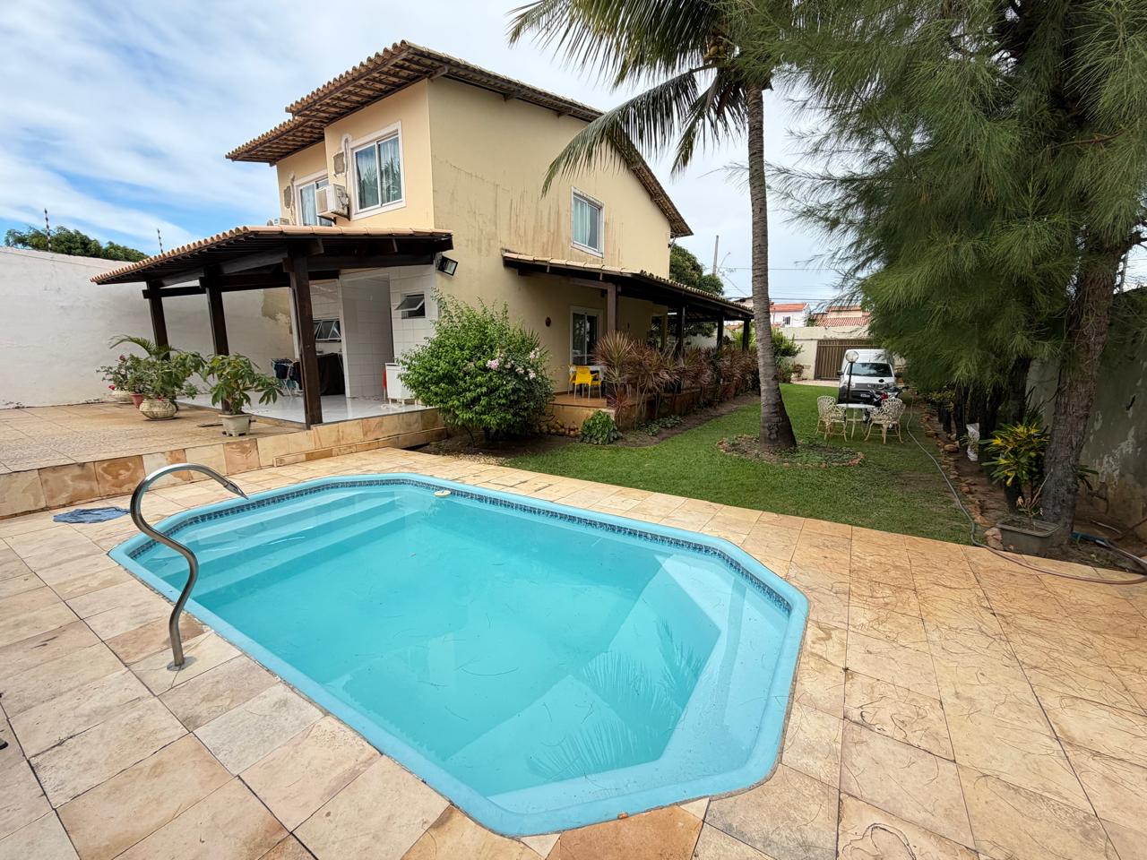 Vista da casa e piscina