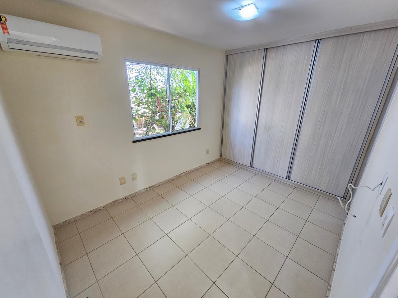 Quarto com armários
