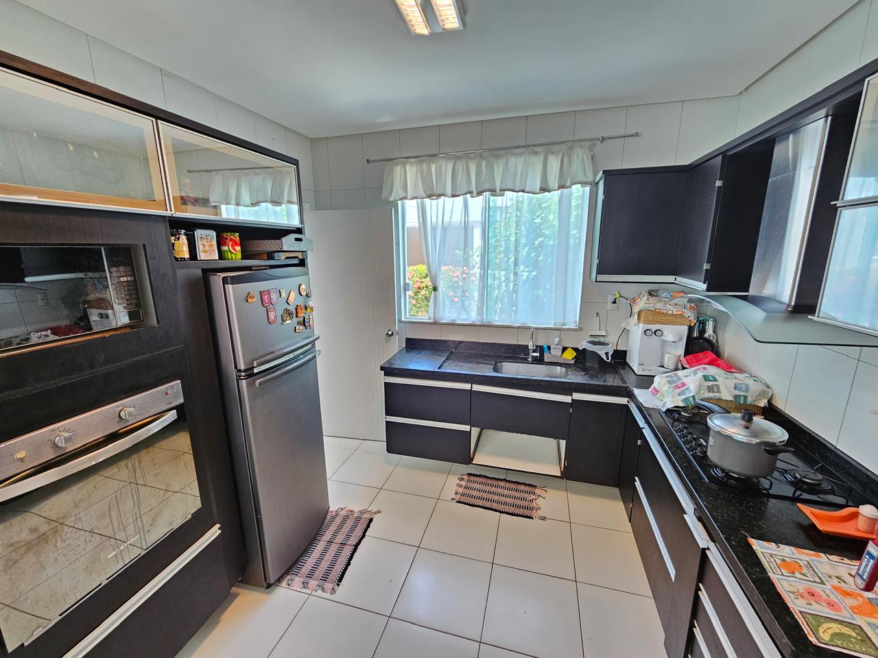 Cozinha com armários