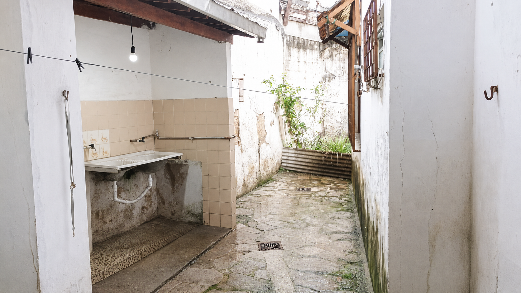 Área de serviço e acesso aos fundos